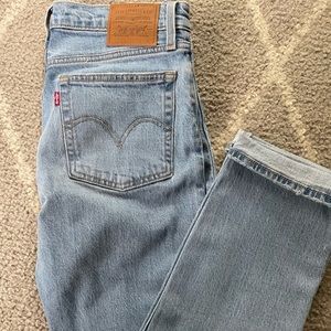 Levi’s Jeans with Ripped Knee- Wedgie Straight NWOT
